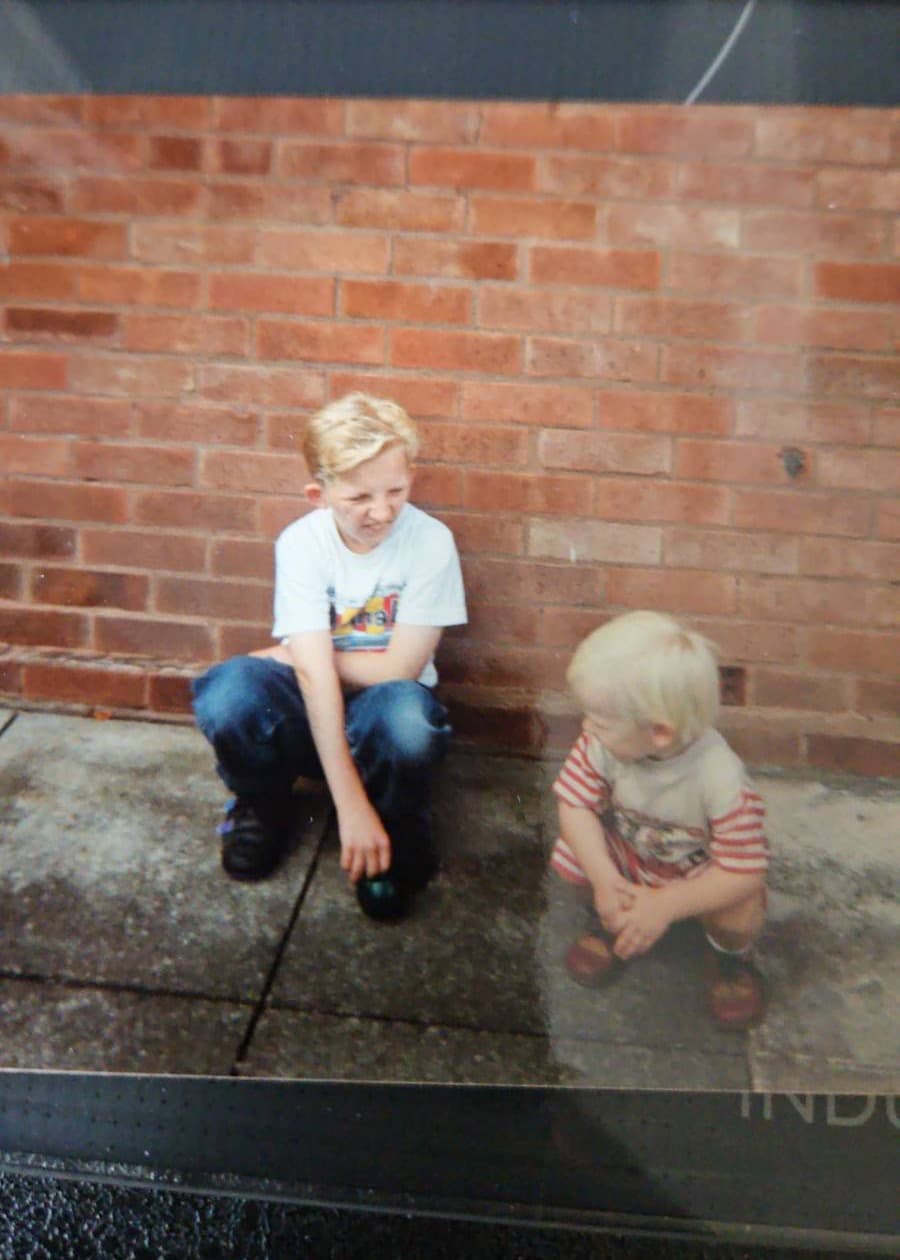 Zak Smith and his brother Mark as children